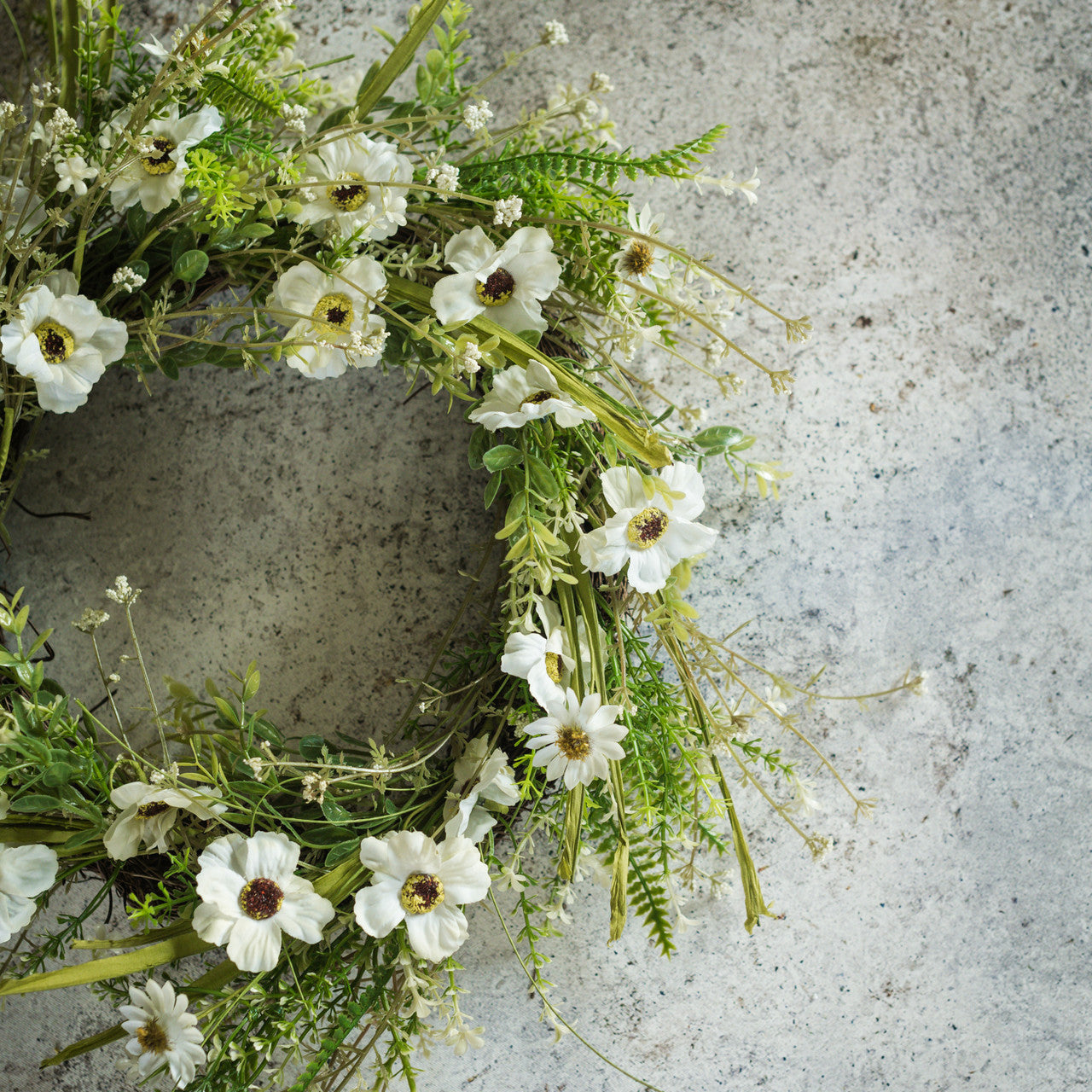 White Wildflower Wreath ~ 22 Inches